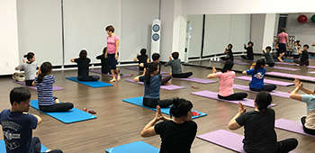 이브닝요가 사진