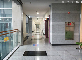 센터 내부 복도사진