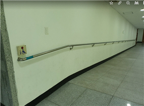 공연장 복도 경사로 사진