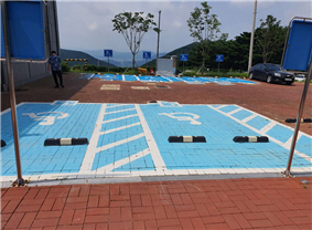 외부 장애인전용주차장 사진