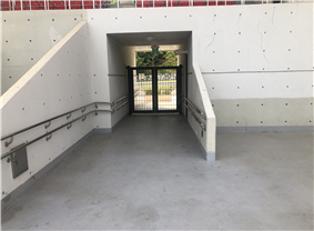 경기장 내 출입구2 사진