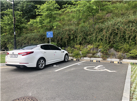 장애인 전용 주차장 사진