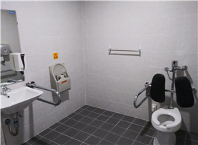 장애인용 화장실 사진1