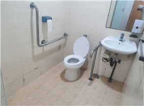 관리사무소 내 장애인용 화장실 사진